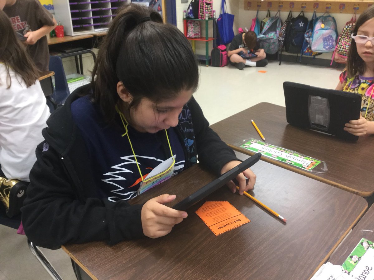 almasalinas1023's tweet photo. Ss are sharing their poems using Seesaw for Poem in Your Pocket Day. #ottinspired #poempocket https://t.co/NPndxSwZZN