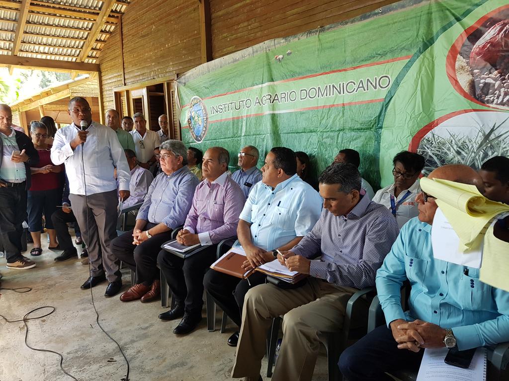 IADRD's tweet photo. Marino Suarez director de #Infocafe dió a conocer que se plantarán 250 mil plantas de café en la zona de Pedro García y La Cumbre. https://t.co/ryOdKjxycb