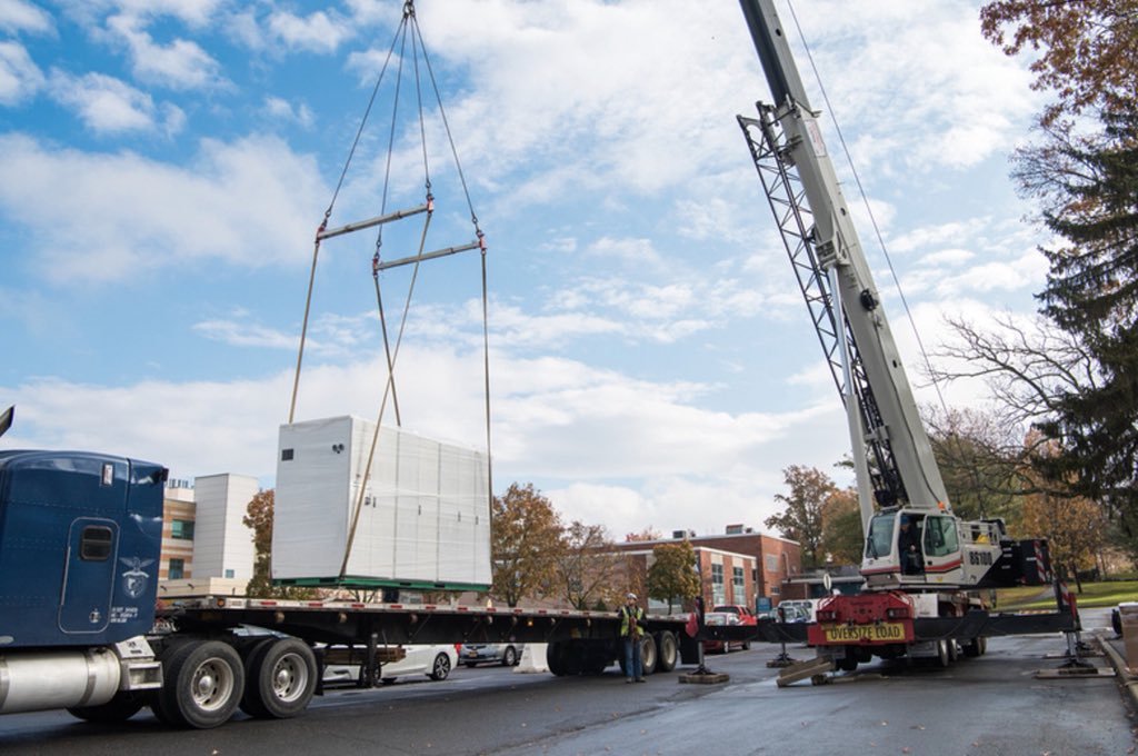 newpaltz's tweet photo. This cutting-edge, $1.4 million #solarenergy storage system includes solar arrays on the roofs of Elting Gymnasium and @sunynplibrary as well as a battery storage system. #npsocial #npgreen #HudsonValley https://t.co/ZcAKZx56bT