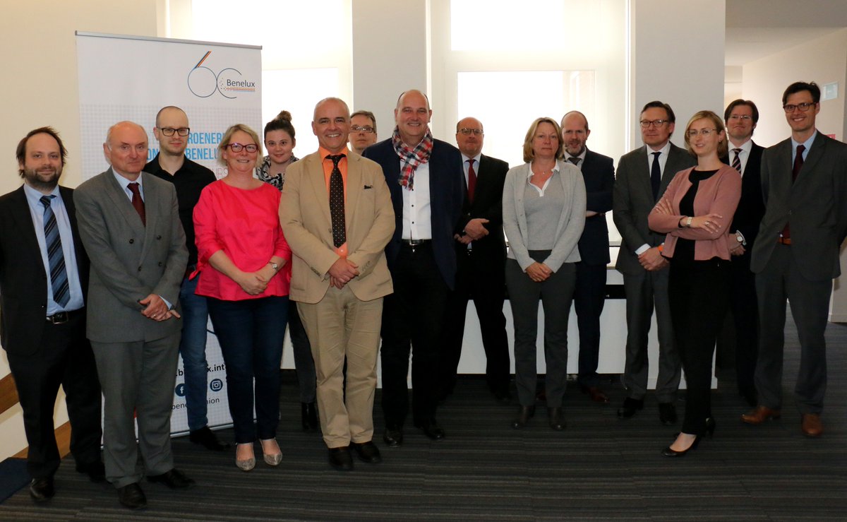 beneluxunion's tweet photo. Op het Benelux-secretariaat wordt stilaan de laatste hand gelegd aan het nieuwe #Benelux #politieverdrag. De sfeer en motivatie tussen de onderhandelaars van 🇧🇪🇳🇱🇱🇺 is opperbest!  De eindsprint is ingezet 🏁 https://t.co/QaZvLlPfj1