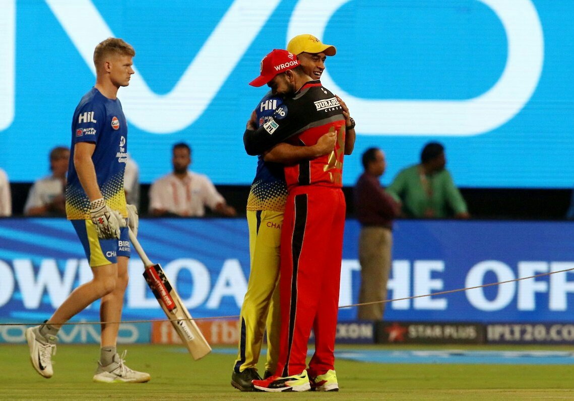 SirJadeja's tweet photo. No Matter Who Wins The Match, This Pic Has Already Won People's Heart. 💛❤ #RCBvCSK #RCBvsCSK #CSKvRCB #Dhoni #Kohli https://t.co/b7VtIBNB12