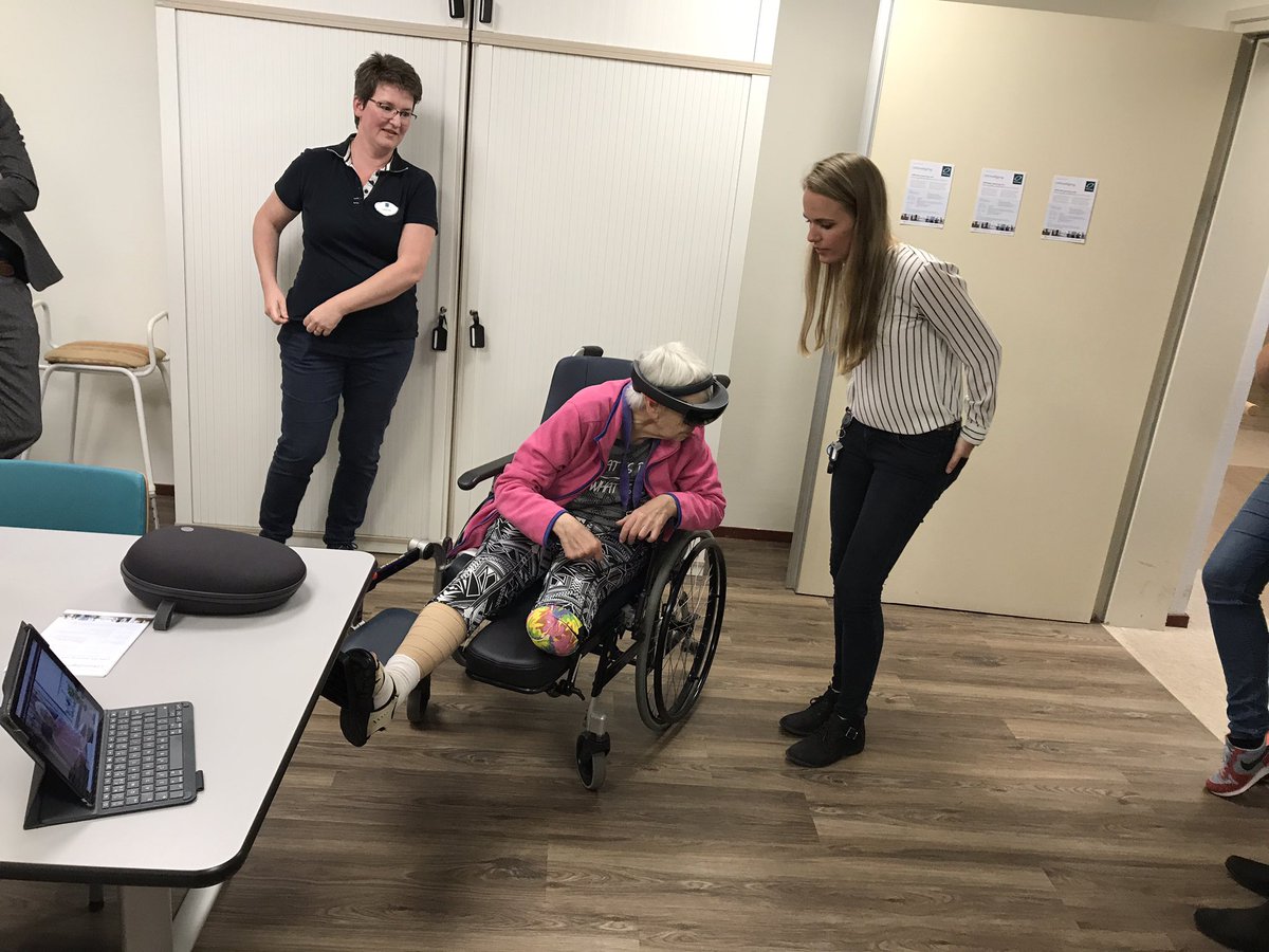Patient oefent met Hololens/ game om beter om te gaan met Neglect na CVA, opening nieuwe GR afdeling <a href="/Omring/">Omring</a>