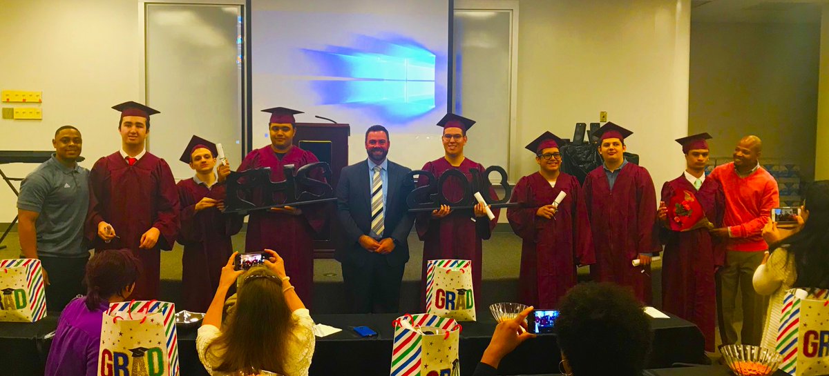 PearlandHS's tweet photo. A favorite event! Congratulations to our special graduates! #OilerGrad2018 https://t.co/UzNw16UeT3