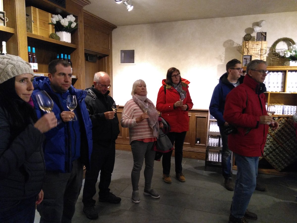 Niagara_DayTour's tweet photo. Our popular full day Niagara winery tour is in full swing and our passengers are loving the wines and the beautiful Niagara region.  Our minibuses have been full all through April and we are expecting another busy month in May with the warmer Spring weather finally here! https://t.co/GJK39OzJBp