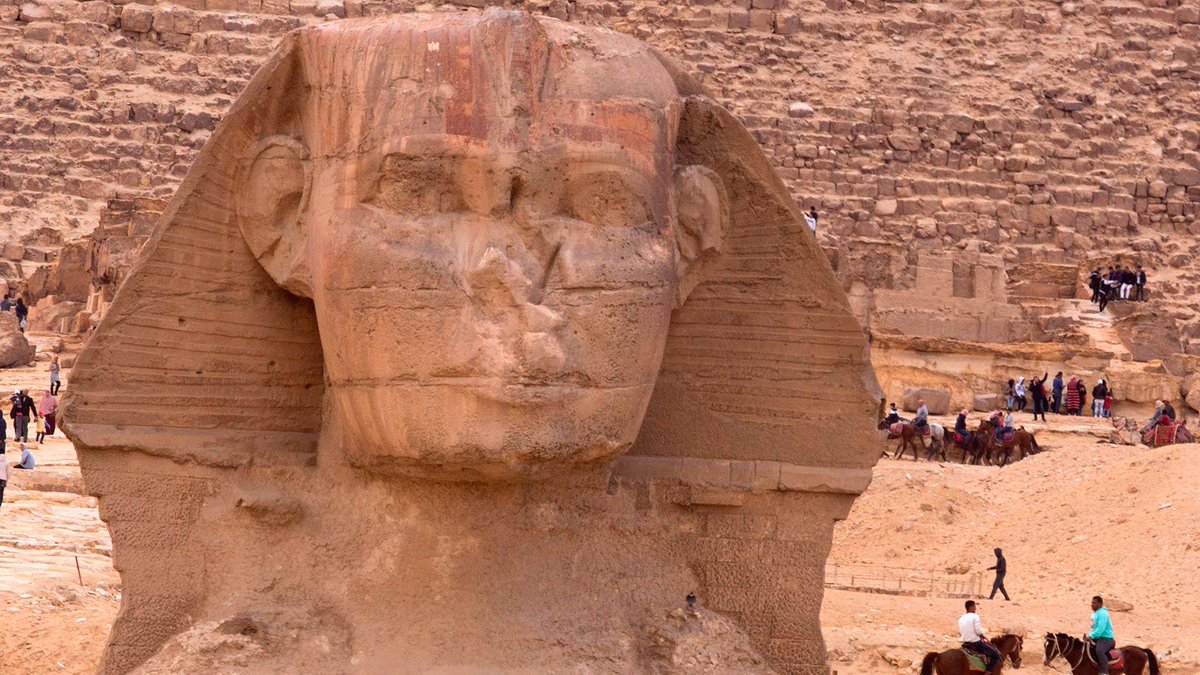 CP24's tweet photo. Egypt's parliament passes law to fine aggressive begging, selling to tourists https://t.co/6CpspnJIns https://t.co/VRu3K9VB52