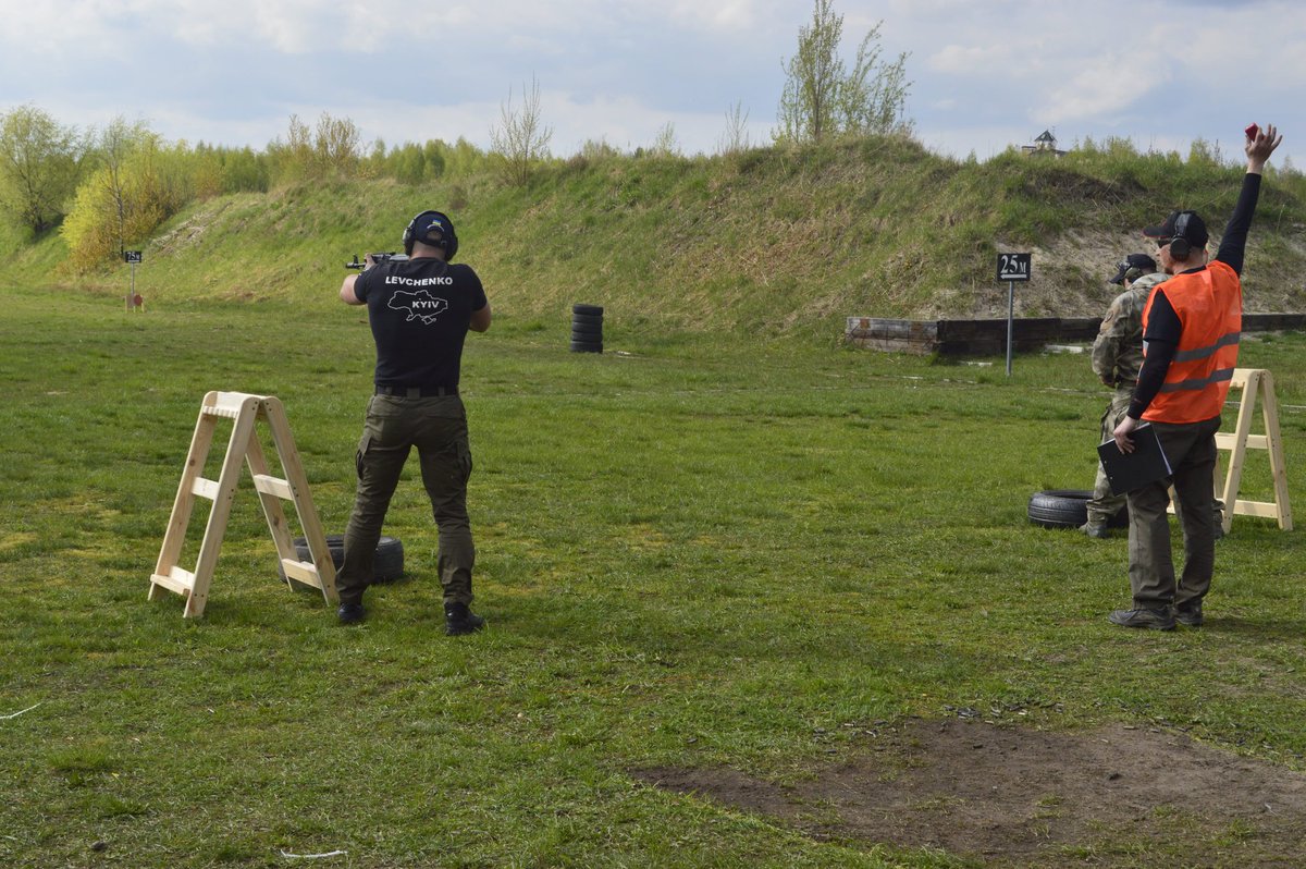 24 квітня на полігонному комплексі Київщини відбувся Чемпіонат Києва та області з практичної стрільби з карабіну серед працівників МВС України. Поліцію охорони на змаганнях представила команда Управління з фізбезпеки в м. Києві. 
Деталі - bit.ly/2FfTZaU
#поліція_охорони