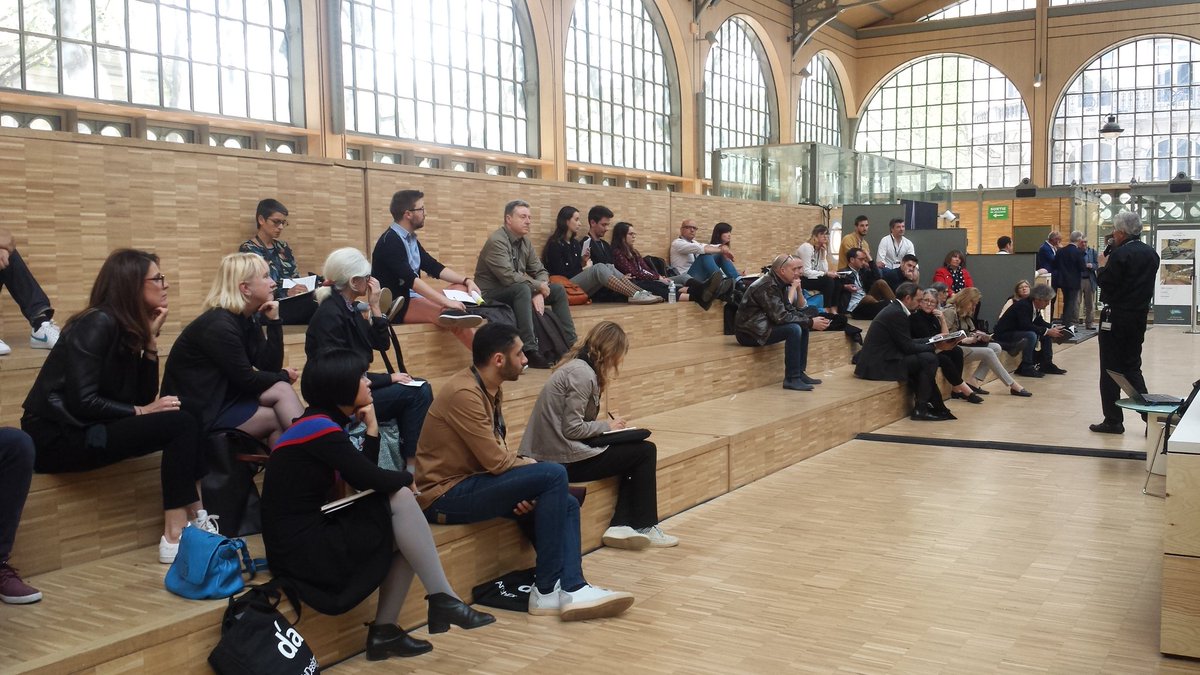 materials_light's tweet photo. @materials_light Philippe Perrin président de @ifep_ anime une conférence sur l'éclairage architectural #architecture  #lighting #eclairage https://t.co/SdbqIhpnTT