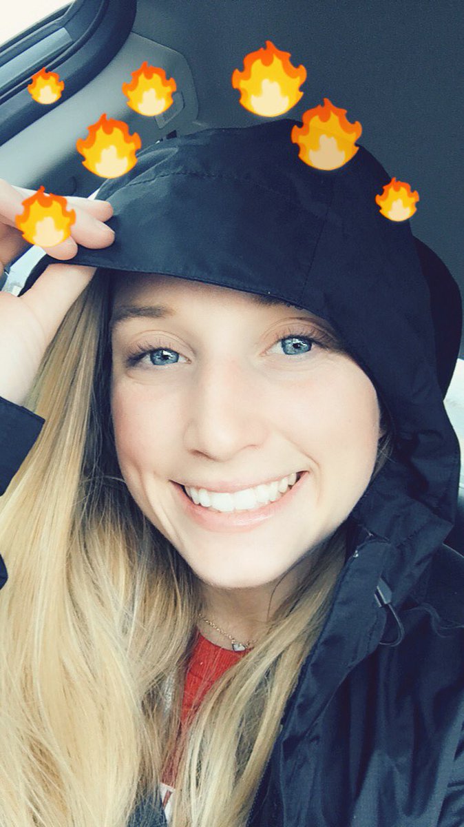 shaescheffler's tweet photo. rainy dayzzz ☔️ https://t.co/Ntz7QomYwk
