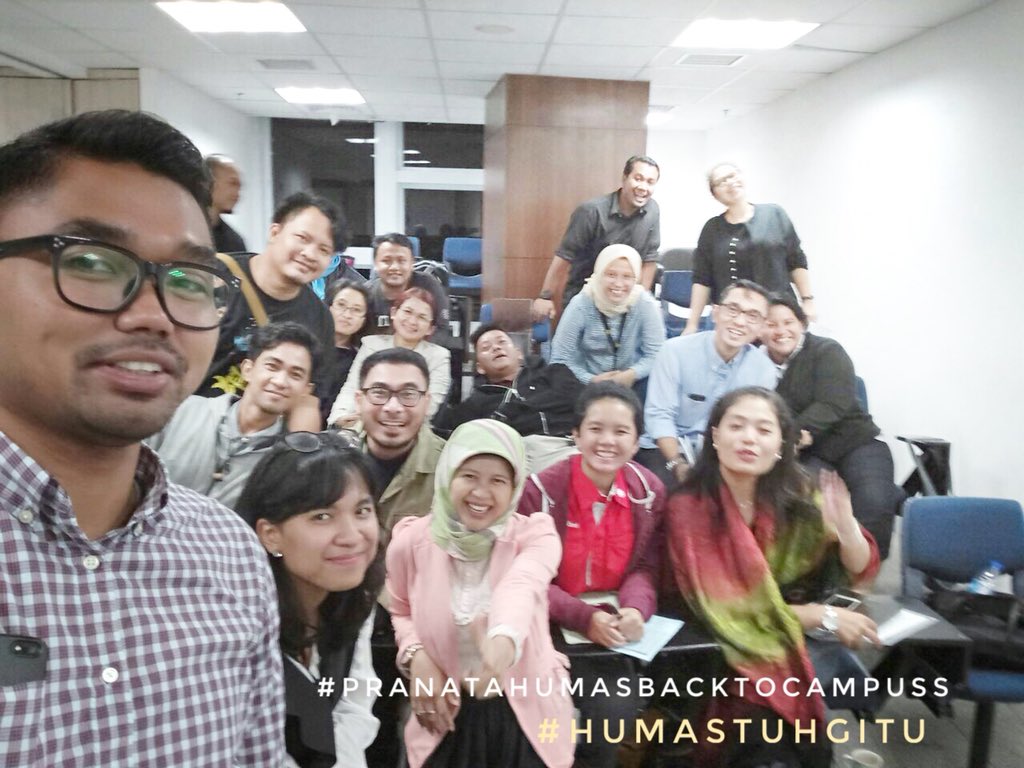 Iprahumas's tweet photo. @Leidena : Ini fungsi strategis pranata humas : media monitoring & agenda setting u siapkan brief note bg pimpinan yg bertugas mjd juru bicara lembaga @djikp @rudiantara_id
.
Disampaikan kpd mahasiswa S2 @paramadina (24/4) : Media Relations Mgmt.
.
#BacktoCampuss
#HumasTuhGitu https://t.co/N4XrQJx7Xm