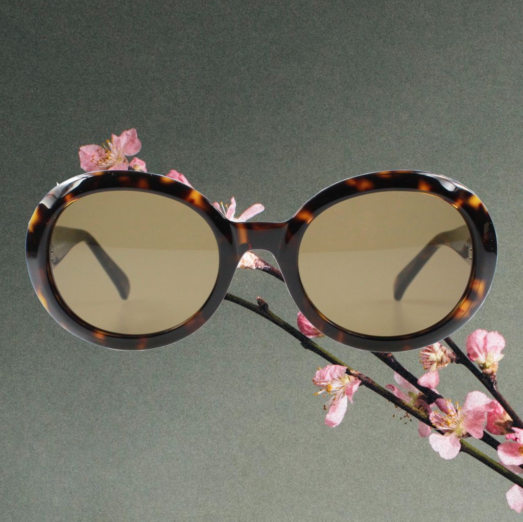"It isn't where you came from; it's where you're going that counts." - Ella Fitzgerald. 

The Queen of Jazz was born today in 1917.  Her voice has never felt so timely and timeless.  Pictured: #BlackEyewear ELLA sunglasses in Tortoiseshell. 

buff.ly/2HsbczW