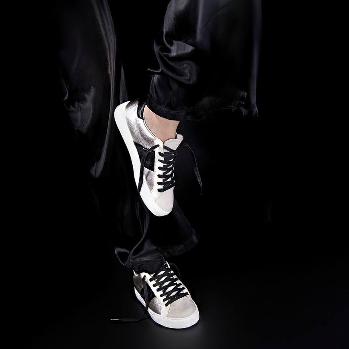 Stand out. Photo Courtesy: <a href="/FannyChaussures/">Fanny Chaussures</a>