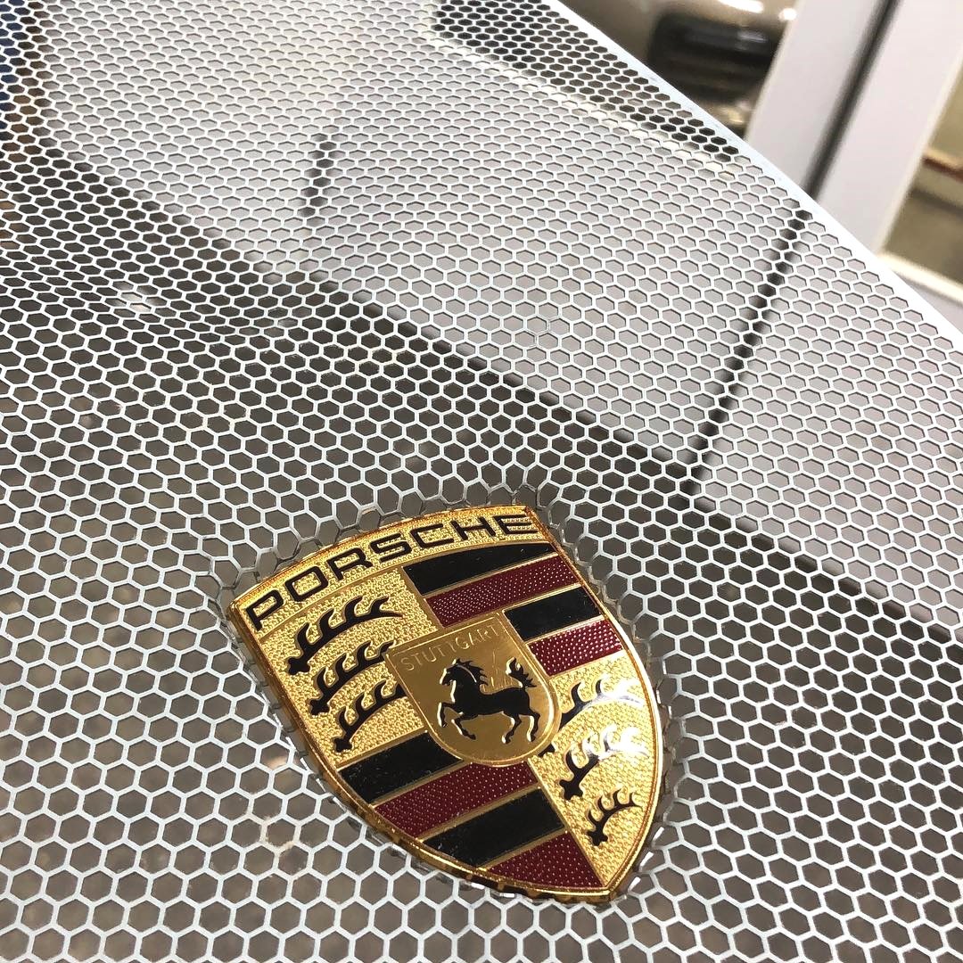 car_stereo_org's tweet image. Repost from @brianscustomaudio
Porsche logo pressed in the grille!
#carstereo #autosound #customstereo #audiophile #caraudiofab #fabrication #caf #caraudio #customcars #highend #luxury #build #music #exotic #lifestyle #cars