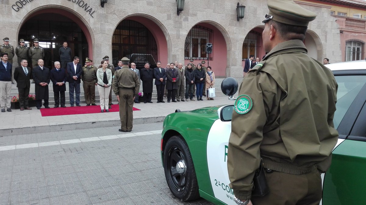 cuartaregion's tweet photo. #LaSerena Intendenta Lucía Pinto junto al General de #Carabineros Rolando Casanueva y autoridades presentes en la entrega de 11 vehículos policiales nuevos, 5 para la Prefectura Coquimbo y seis para la Prefectura Limarí, en base al Plan de renovación del parque vehicular. https://t.co/RMPTphWt1B