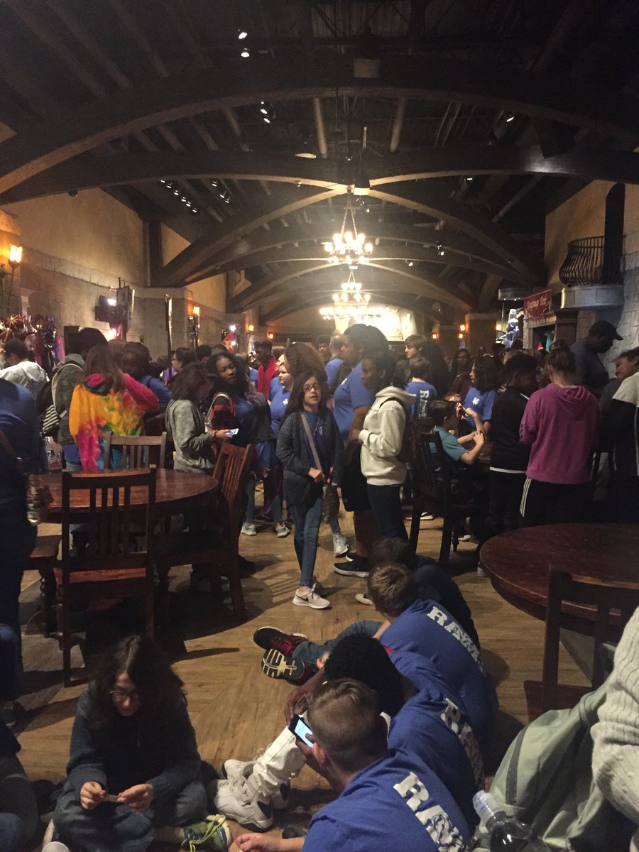 GinaCollier10's tweet photo. #RAMSInspire Sixth grade field trip! https://t.co/ZKNcFjtbbW