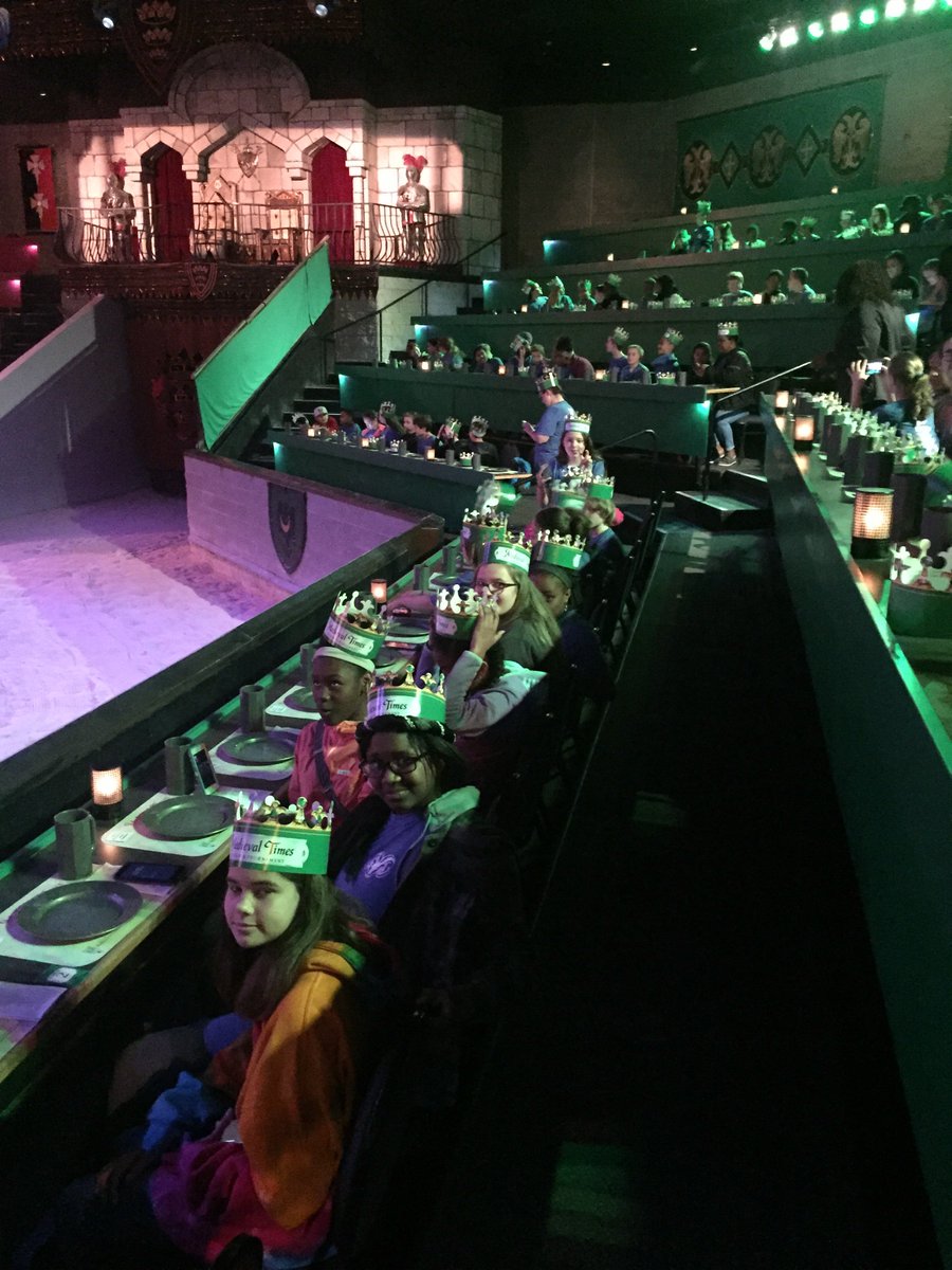 GinaCollier10's tweet photo. #RAMSInspire Sixth grade field trip! https://t.co/ZKNcFjtbbW