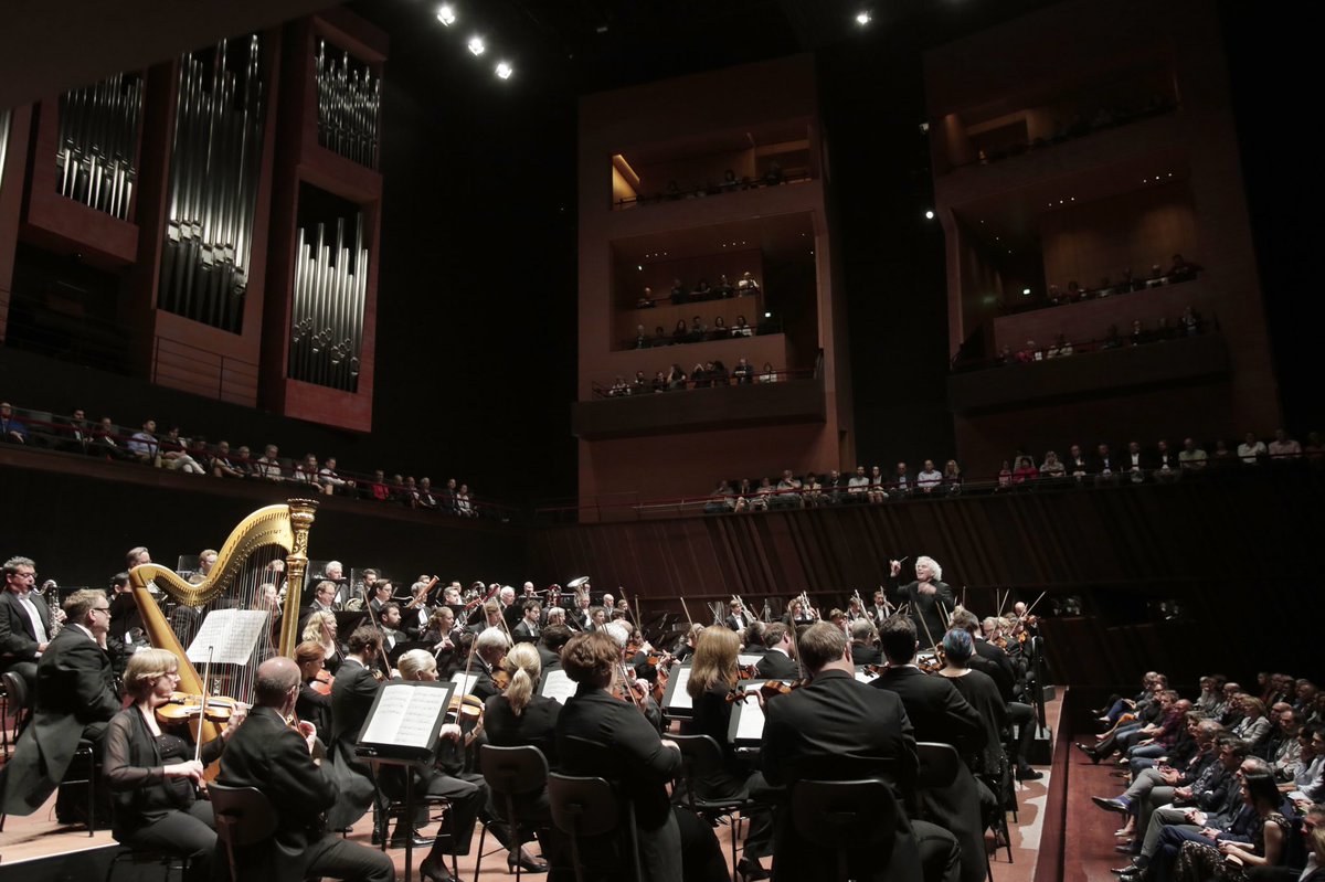 PhilharmonieLux's tweet photo. Many thanks for two absolutely magical Mahler concerts @londonsymphony and #SirSimonRattle ✨
___
photos: Alfonso Salgueiro &amp; Sébastien Grébille https://t.co/5t2xhcZ89J