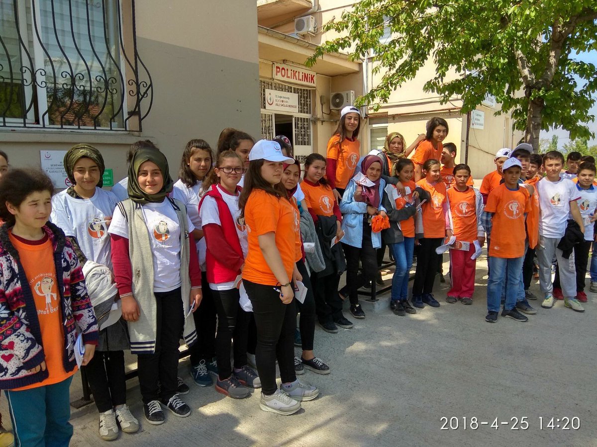 Büyükorhan İlçe Sağlık Müdürlüğümüz tarafından #AkılcıİlaçKullanımı ve #AkılcıAntibiyotik kullanımı konusunda farkındalık çalışmaları devam ediyor. Antibiyotikte değil #SağlığınızdaIsrarcıOlun