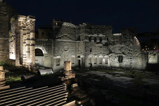Paarla_'s tweet photo. #Erco – Işığı kullanarak tarihi modellemek: #Roma İmparatorluk Forumları Using light to model history: the Imperial Forums in Rome #led #ledlighting #lighting #aydinlatma #sanataydinlatma #paarla https://t.co/GoscaADSSu https://t.co/AH0EPwxuZB