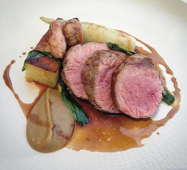 SabrinaGhayour's tweet photo. One of the most faultless veal dishes I’ve ever eaten. Jurassic coast veal, wild garlic and THE BEST Pommes Anna of my life @chewtonglen https://t.co/rASkEGMbdl https://t.co/di7odwoLsX