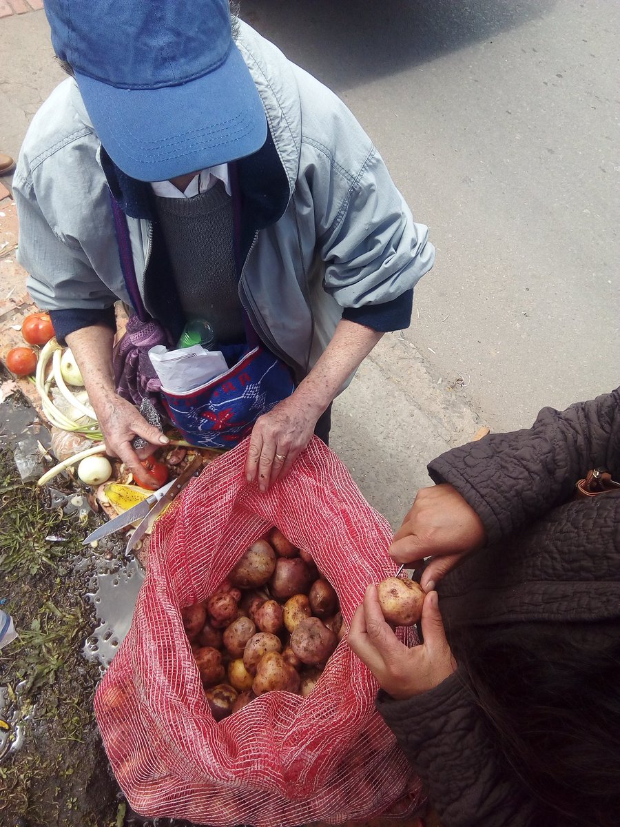 RDerly's tweet photo. #Tunja #TunjaInforma #ParoCivicoTunja almuerzo comunitario sector los hongos. Protestamos por alza de impuestos y falta de vias dignas en el sector SurOriental. La union hace la fuerza. https://t.co/3uFdS0ymW7
