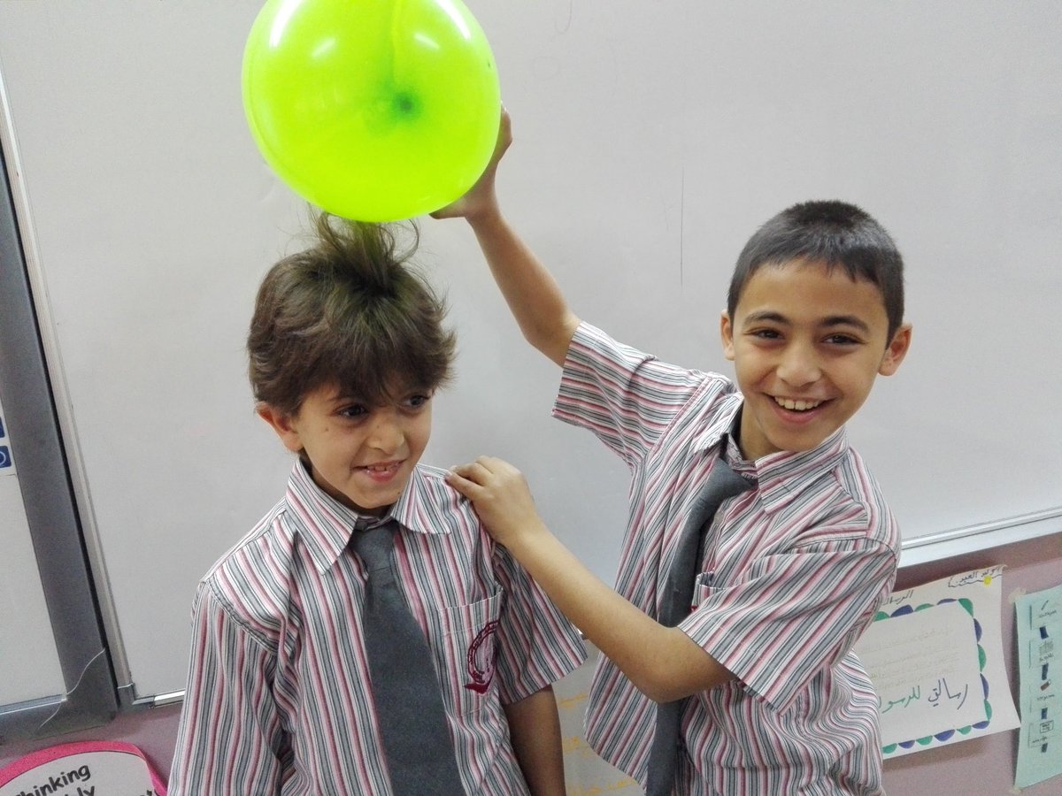 It's fascinsting to know the secrets behind the phenomena we witness in our daily lives!💫 Why is my hair attracted to the balloon? #MyHairGotCharged I've got #StaticElectricity ⚡ #Grade_4 @MakAishaSchool