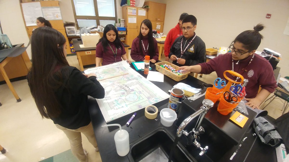 bio_otoole's tweet photo. Students did an amazing job coordinating with each other today. First step was to figure out how long to cut the weed fabric. #MortonPride #Monarchs https://t.co/mPmf4kchOF