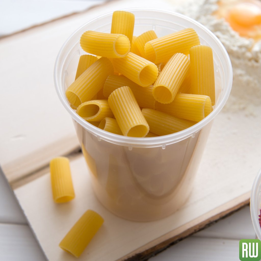 restaurantware's tweet image. Nothing is more useless in the kitchen than a flimsy, cracked, and leaking quart container.  Our line of Asporto Microwaveable Soup Containers (sold with lids!) offers multiple sizes of premium plastic containers built for durability. #Soupcontainer #soup #soupshows