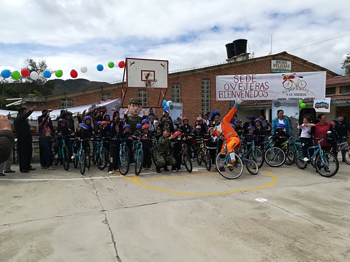 GMTEQcomando's tweet photo. Las tropas del #GrupoTequendama y @EJERCITO_CAAID, #Ahora hacen entrega de bicicletas, a niños de la I.E.D San Juan Bosco sede #Ovejeras del Municipio de #Suesca #Cundinamarca, bajo la campaña #AcompañameALaEscuela gracias al apoyo del @Centro_Andino #FeEnLaCausa. https://t.co/ohnritJDNj