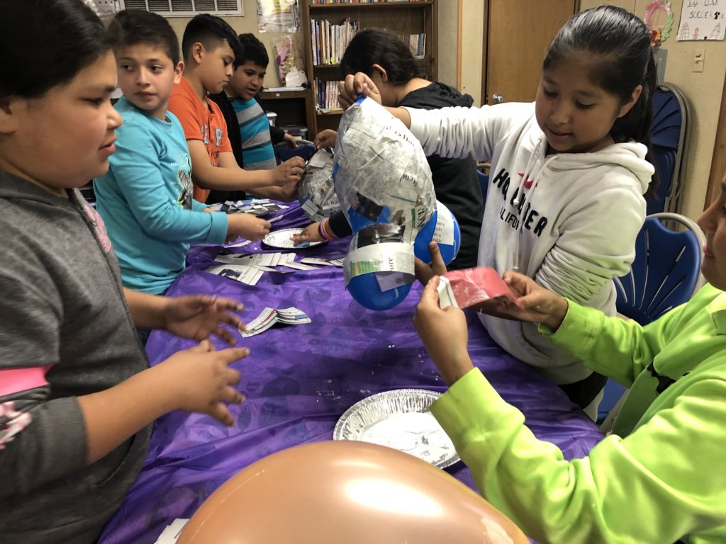 DarcyGonzalez79's tweet photo. @ScottScorpions Reading about and crafting piñatas for Cinco de Mayo. #oneCCPS #pinataproject2018 #guinessworldrecordattempt https://t.co/g7N41eYXJZ