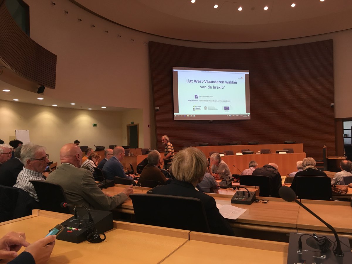 VokaWVL's tweet photo. Ligt West-Vlaanderen wakker van de #Brexit?' @MonsBert, Filip Wallaeys #Agristo, @joachimcoens, @tomvdkendelaere en @SanderLoones hebben hun mening klaar tijdens het paneldebat in Brugge. #EEIS #BrexitWeek https://t.co/Ol1xAghqqJ