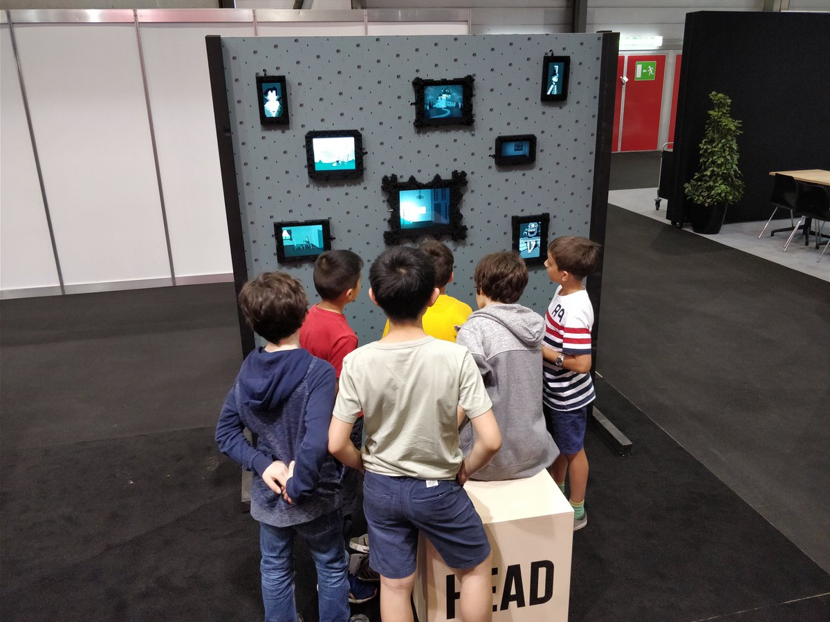 GameDarklight's tweet photo. DarkLight at Salon du livre Genève ⭐️ Thanks all for coming, we will be there till Sunday so don't miss your chance to play our game!
#DarkLightGame #indiedev #indiegame #gamedev #pixelgame #mediadesign #salondulivregeneve #installation #hesso #headgeneve #geneva #switzerland https://t.co/JoQTbBSiNw