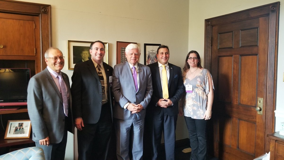Sarah_Coli's tweet photo. Thank you to @RepJohnLarson for talking #FloodInsurance and #StateRegulation with PIACT during our #PIAFLS18 @nickruickoldt @KenDistel @PIAGovAffairs @PIANational https://t.co/XSY9FJSr7L