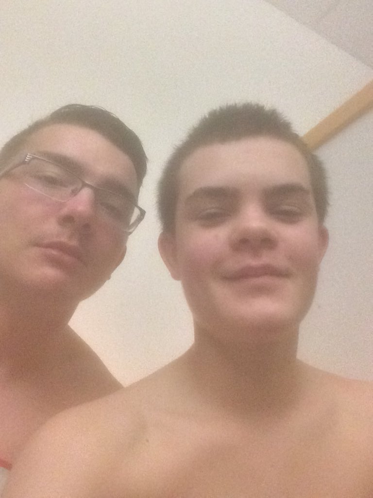 vinss_hi's tweet photo. Aucuns jugements #FineMenThatAreVirgin https://t.co/l2N50kMszk