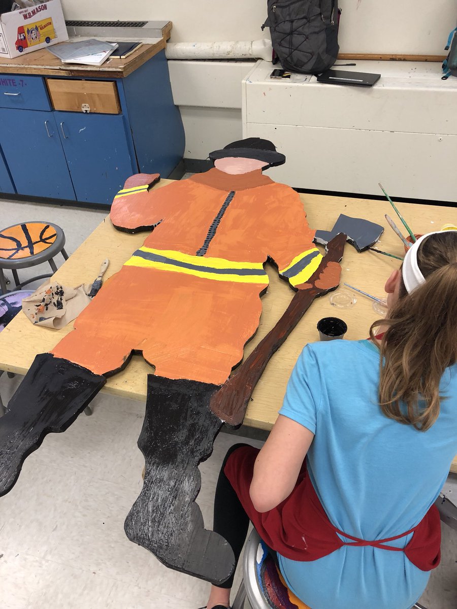 LMS_ArtRoom's tweet photo. Art Club is doing such an amazing job painting these wood cut outs for Captain Paul’s! @LMSNation @CPFD343 https://t.co/6vIWjI6Gh0