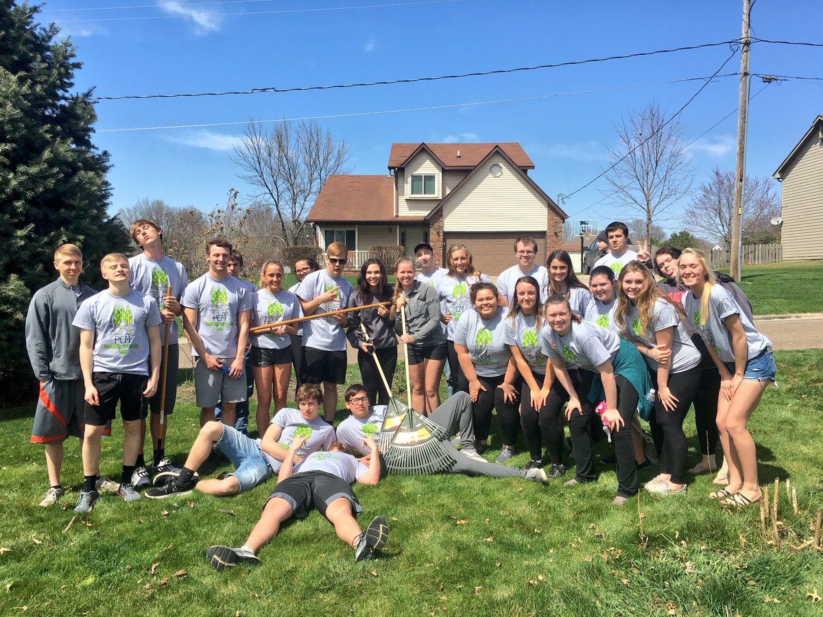 senora_jacobson's tweet photo. Jacobson and Wood advisories have served together for four years. Thanks for all your hard work, seniors! #PCMServes https://t.co/bzT3Jr530K