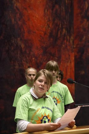 13 juni in de raadszaal: debat tussen jongeren en Tielse politici. tiel.d66.nl/2018/04/25/jon…