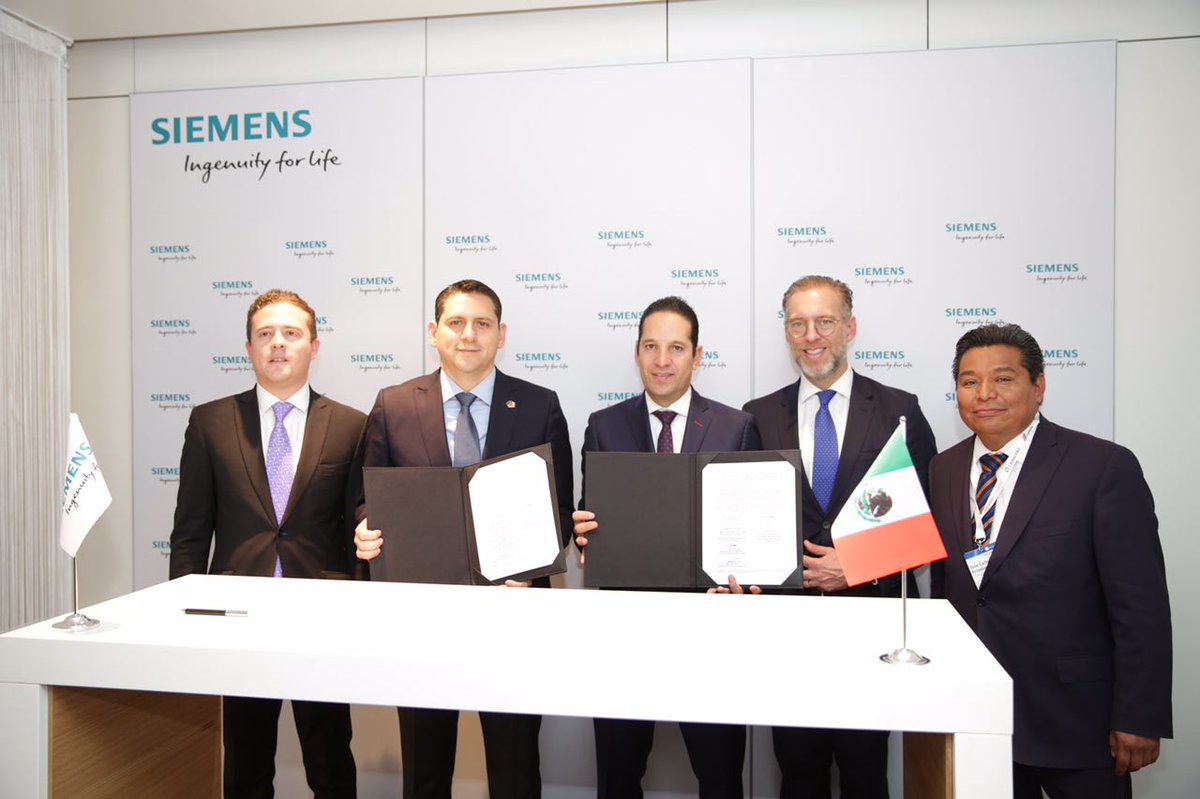 PanchDominguez's tweet photo. En el cuarto día de trabajo en @hannover_messe, visitamos el stand de @Siemens. Esquemas de colaboración entre universidades públicas y plantas @Siemens_Mexico en #Querétaro para generación de técnicos especializados, bolsa de trabajo y certificación. https://t.co/SBy3BgsD6T