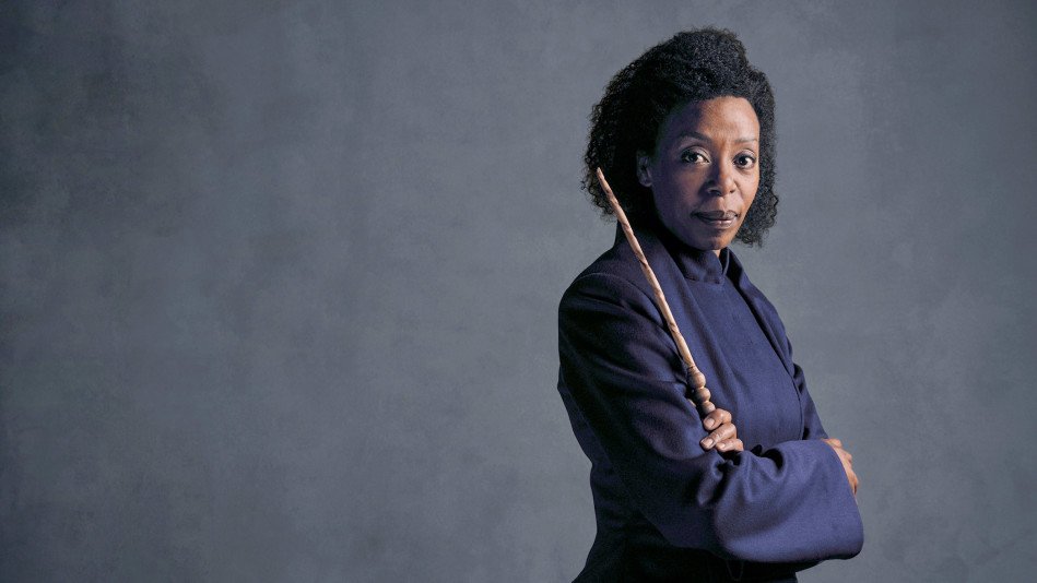 “J.K. Rowling wrote a story that empowers young girls...My privilege is that children can now see me and imagine themselves as the characters, too.”

<a href="/Oprah/">Oprah Winfrey</a> talks with British actress @MissDumezweni on playing Hermione on #Broadway 👏🏾 - ow.ly/jNUN30jCdMm
#HarryPotter