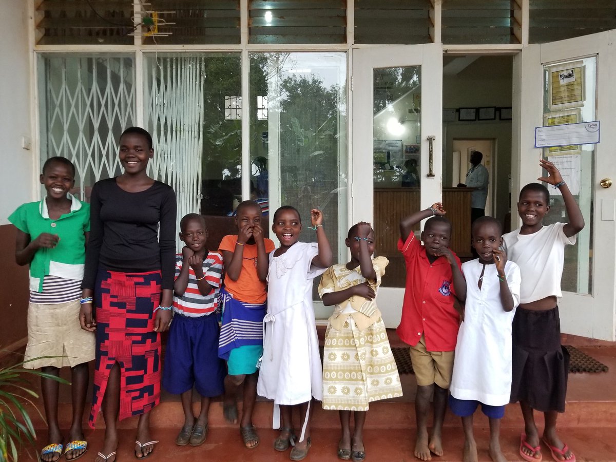 MrsGreenA2's tweet image. After hard work and careful calculations, our fifth graders’ bracelets made it to the dental clinic in Uganda! @HaisleyA2 #ExtendedMath #everydaymath