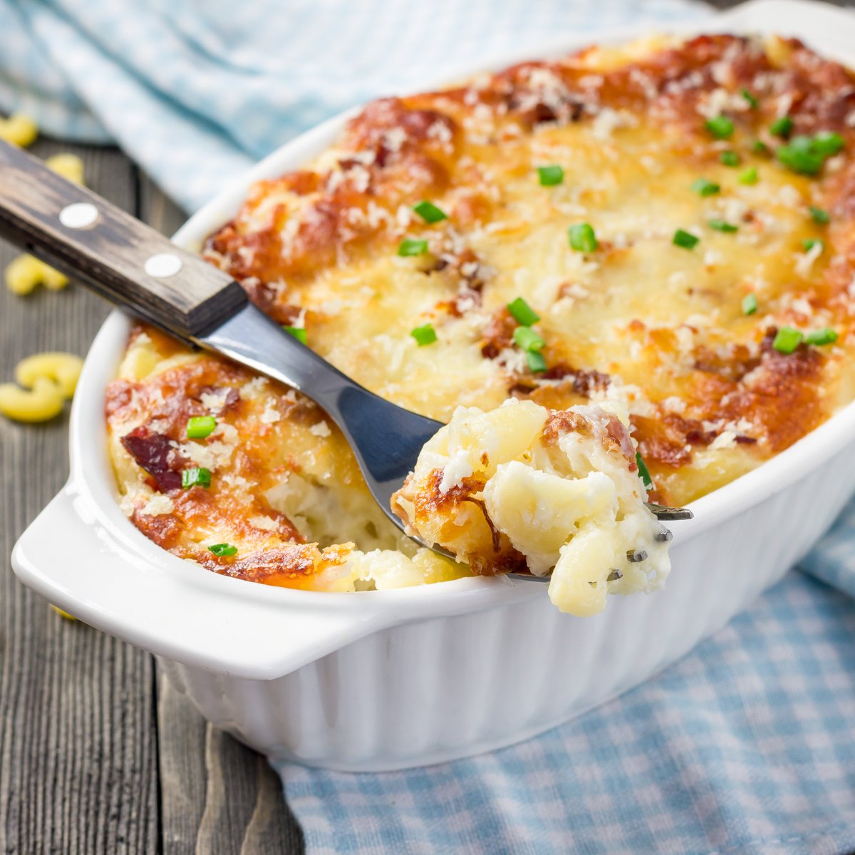 DavidsCondiment's tweet photo. How do you spice up your mac n' cheese? We love garnishing ours with bacon bits and a little extra Paprika rub: https://t.co/HgCDPGB48I #MacNCheese https://t.co/lgBcjXGTEw