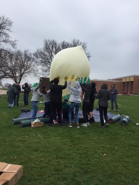 OPS_Morton's tweet photo. Morton students launched a #HAB2018 this morning in conjunction w/ @UNOmaha @OPS_Sciences @NESciFest #experiments https://t.co/nZZROdf1bh