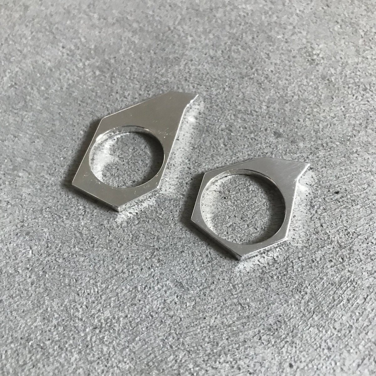 The Single Blade Rings in Tall + Short.⠀
sizes 3-15.⠀

available in medical grade, nickel free costume jewelry + fine jewelry metals.⠀
made-to-order ➝⠀
bond-hardware.com