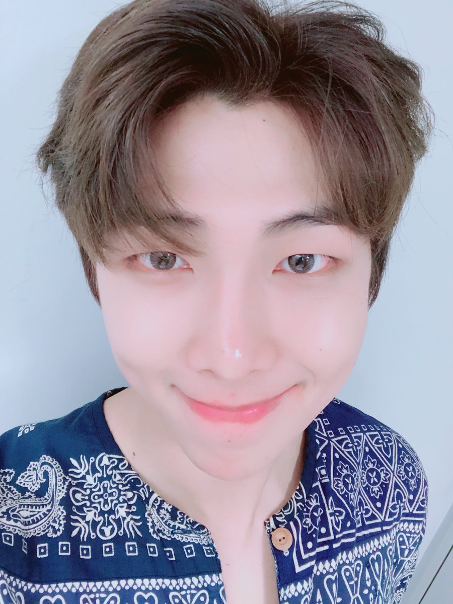 Menasa9595's tweet photo. #นัมจุนคนหล่อ ดู Bad Boyง่ะ😆😉💋👍💖💕ท่าเซลนี้มาแรง!~ อยากจะเซลด้วยจัง
#RM #btsลองของ #bts 
#นัมจุนนี้คนแบ้ว #นัมจุนนี้ขี้แบ้วกะนางฟ้าคนแมน #Rapmon 
#kimnamjoon #kimnumjun #นัมจุน
#jin #SUGA #JHOPE #JIMIN #taehyung #jungkook #BTSBBMAs️ https://t.co/I9oyQS6Siw