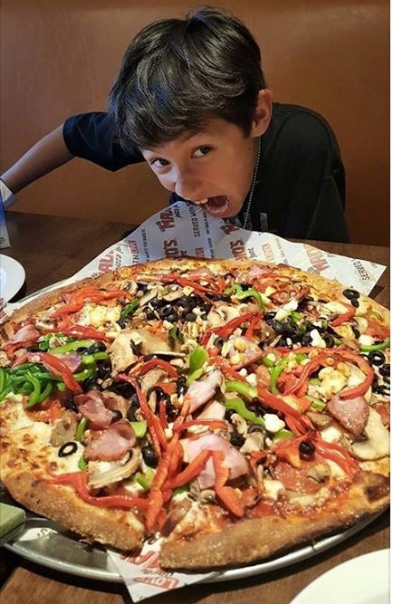 MaddiosRogers's tweet photo. Feed those HANGRY kids!

Wednesday means kids eat FREE at Uncle Maddio's w/ the purchase of an adult meal. https://t.co/jnFWf4pOso