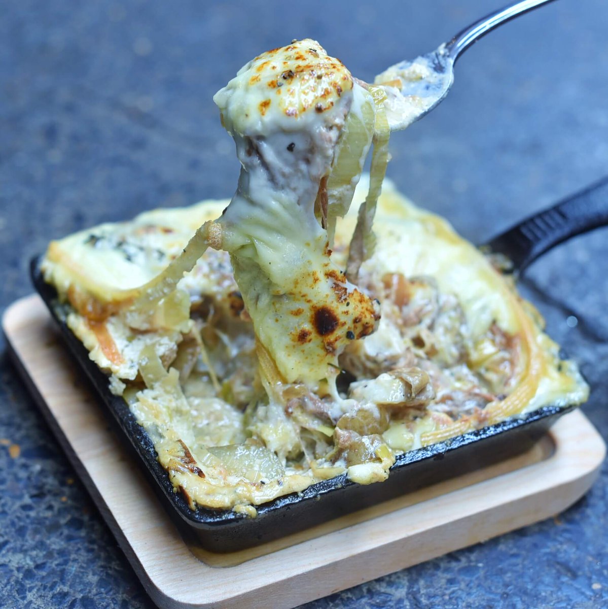 togatherevents's tweet photo. Maple-bacon tartiflette recipe 🥓 #FeastIt https://t.co/cSCRZe0qzH https://t.co/YWW39I0wLm