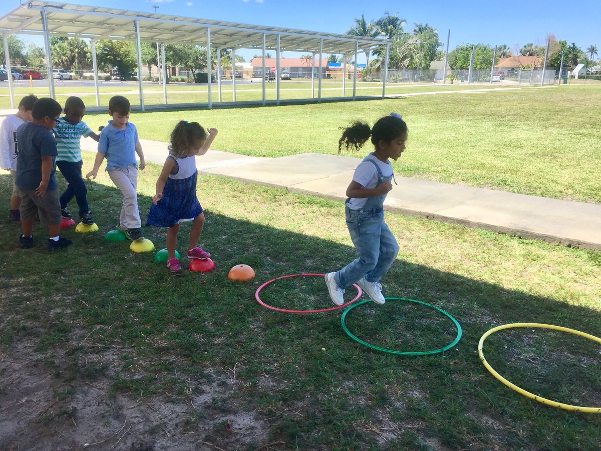 PreKRocksatGGE's tweet photo. Outdoor play is learning too! We are learning balance and coordination today! @GGEseagulls #prekrocks #playingislearning https://t.co/UF2g9o2ZKd