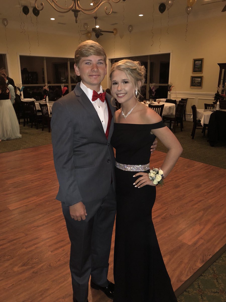 Lexxxi_02's tweet photo. Happy Birthday to my bestie 4 the restiess🤪 Love you so much little blakers💛 https://t.co/4noTZSJzzQ
