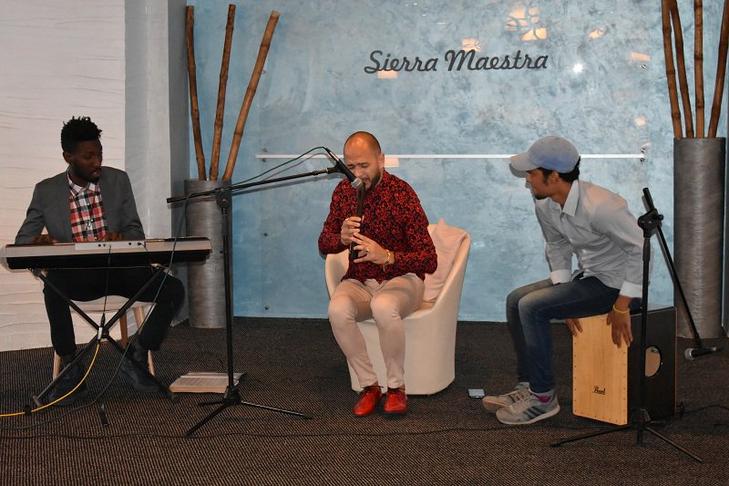 MeliaCuba's tweet photo. No solo platos típicos de #Perú, también la música del país andino llega al #TrypHabanaLibre para una experiencia inolvidable. Te invitamos, ¡todas las noches hasta el próximo sábado!
https://t.co/x5jhRuyM9e https://t.co/3LrBuNr6qC