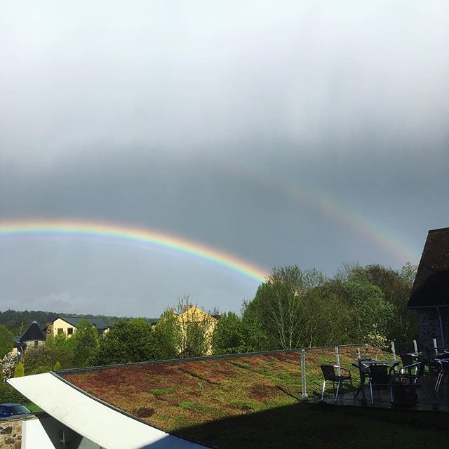 make_southwest's tweet photo. Super duper triple rainbow 🌈 over the Guild tonight! .
.
.
#rainbow #devonrainbow #springrainbow #rainbowsofinstagram https://t.co/teNbmlDFtU https://t.co/xigEkjxSEh