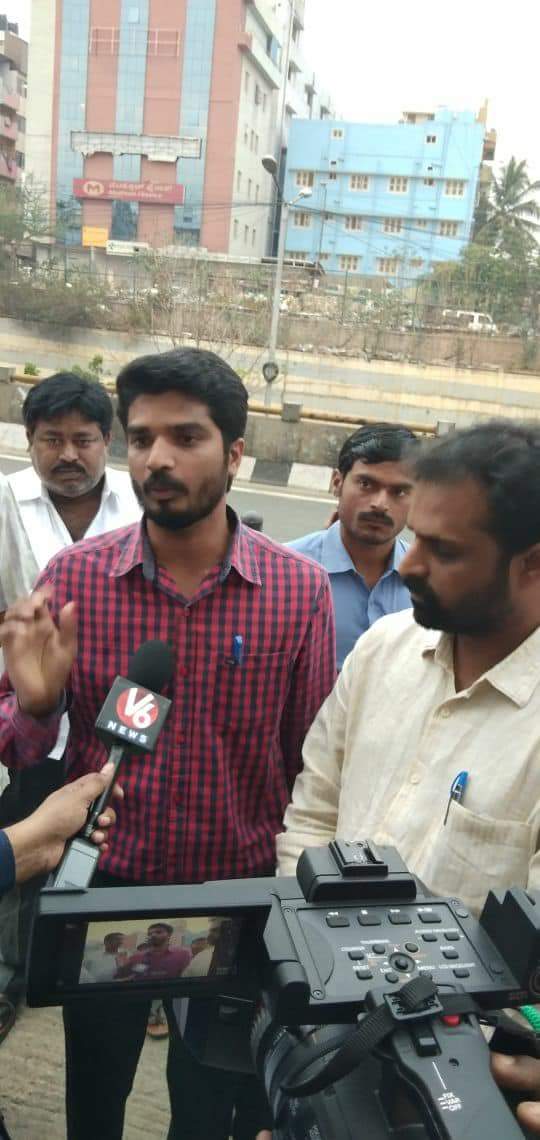 ssreddy222's tweet image. చంద్రబాబు @ncbn అసమర్థత కు ప్రజలను శిక్షార్హులు చేసిన సందర్భాలు ఎన్నో... @naralokesh

అందులో ఈ #మహాటీవీ మహా పన్నాగం...

దాన్ని సమర్థవంతంగా తిప్పికొట్టింది YSRCP IT WING BANGALORE / #Syam అన్న @samreddy007 
@ysjagan @YSRCParty @SakshiHDTV @pushreddy @PawanKalyan